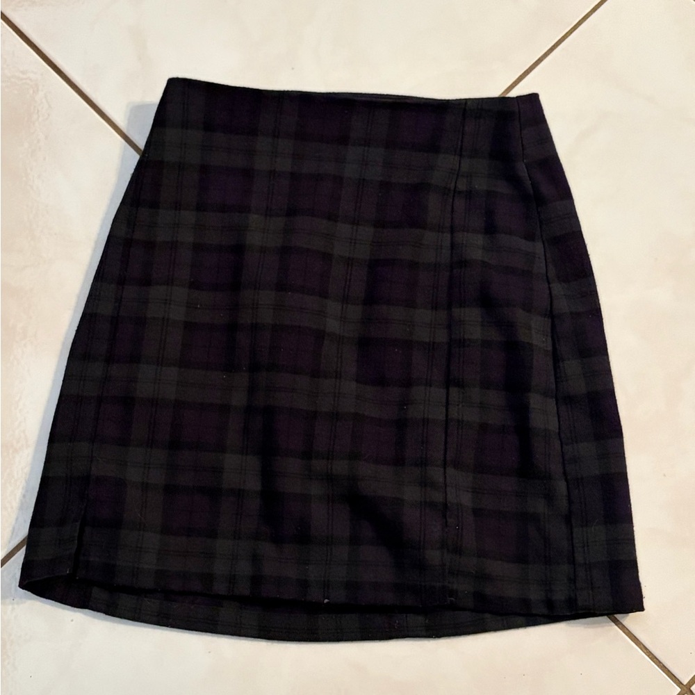 Dark plaid skirt Brandy Melville